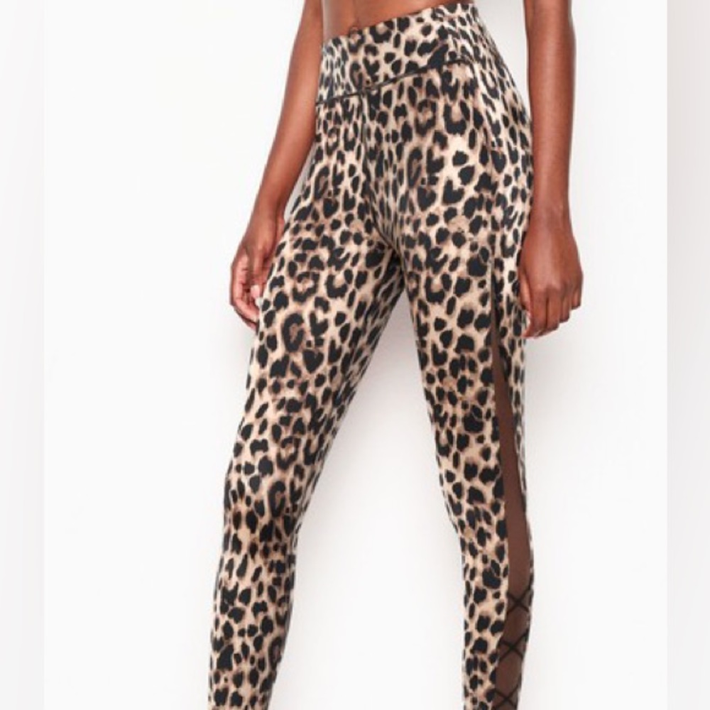 Victoria’s Secret Incredible Essential Legging Leopard Print Size M